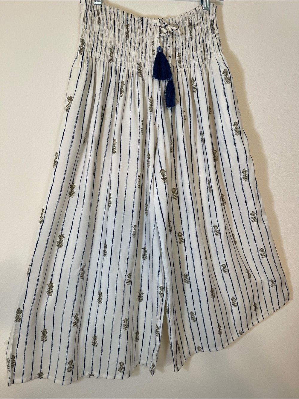NWT Smocked Waist, Pockets Wide Leg Pineapple Print Pants Off-White & Navy
